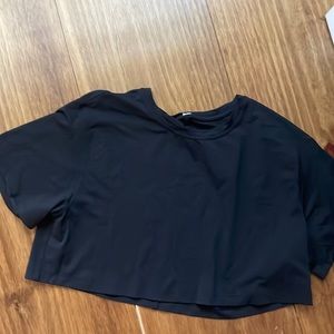 Lululemon cropped black size medium althleic shirt without tags